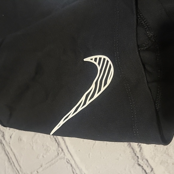 Nike Air Max Womens XS Black Tee - Picture 4 of 5